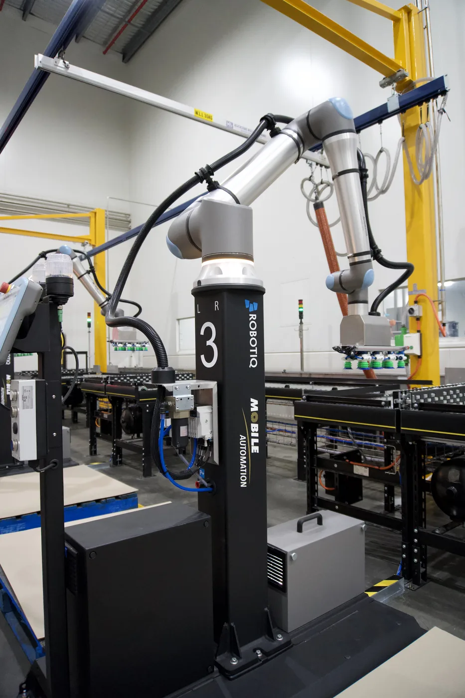 UR20 palletising robot on a hygiene-controlled dairy packaging line