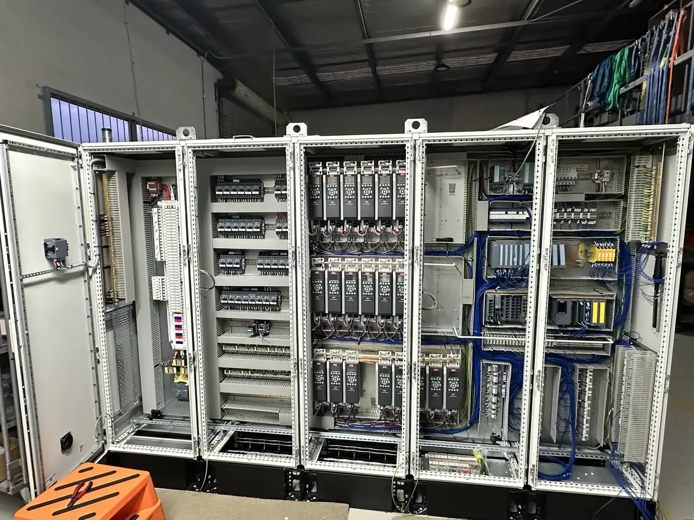 Custom robotic process cell